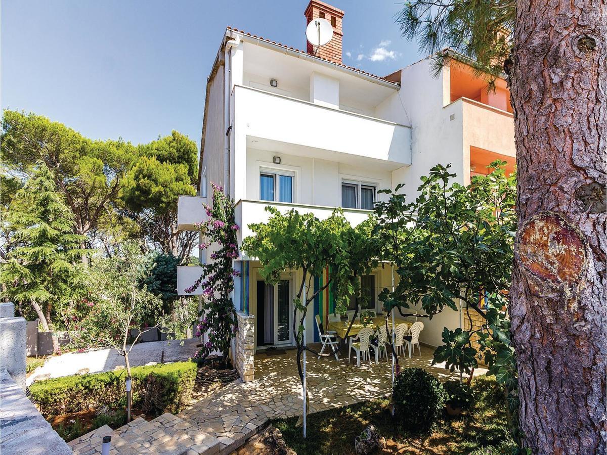 Ferienhaus Amazing In With Kitchen Pula